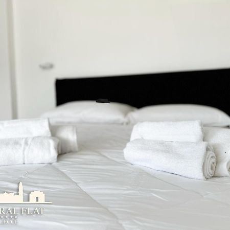 Lecce Central Flat - Attico Con Patio E Parcheggio Privato Apartment Ngoại thất bức ảnh