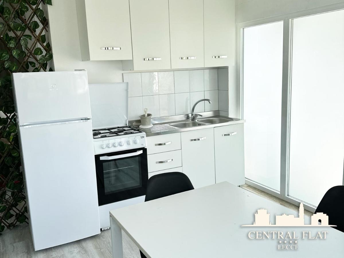 Lecce Central Flat - Attico Con Patio E Parcheggio Privato Apartment Ngoại thất bức ảnh
