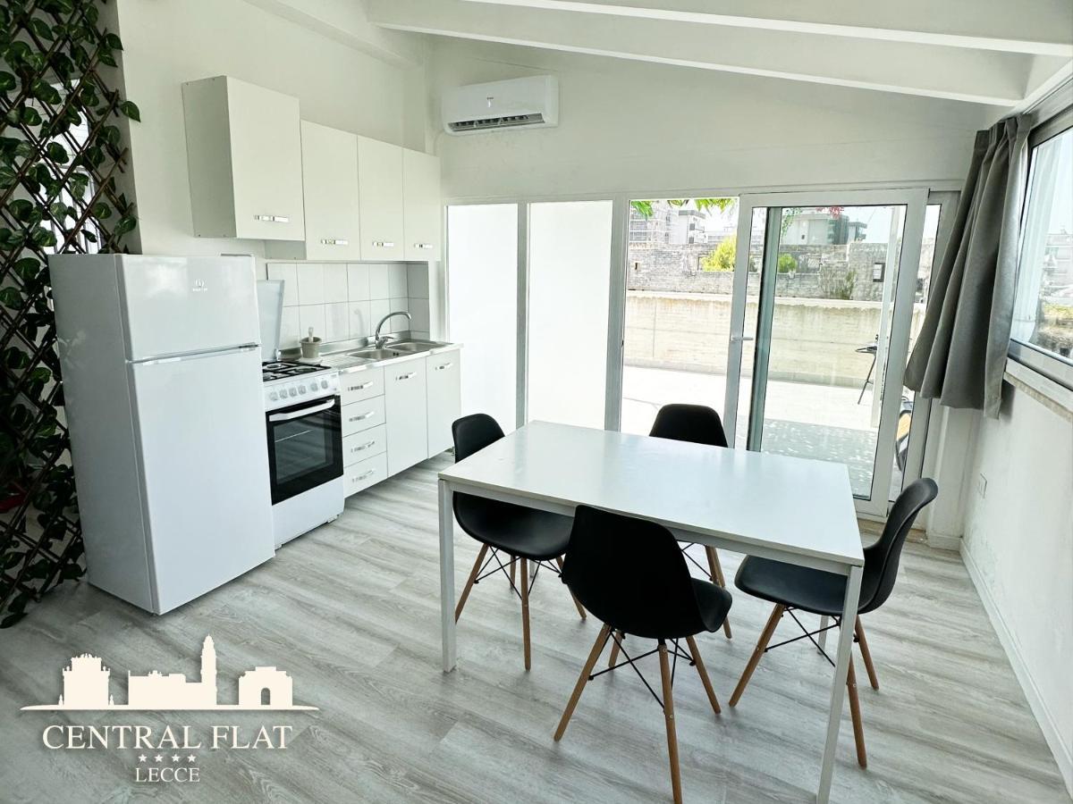 Lecce Central Flat - Attico Con Patio E Parcheggio Privato Apartment Ngoại thất bức ảnh