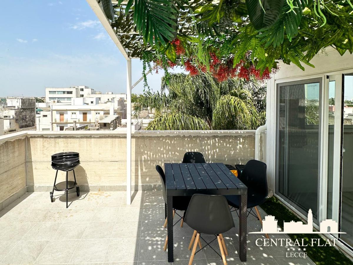 Lecce Central Flat - Attico Con Patio E Parcheggio Privato Apartment Ngoại thất bức ảnh