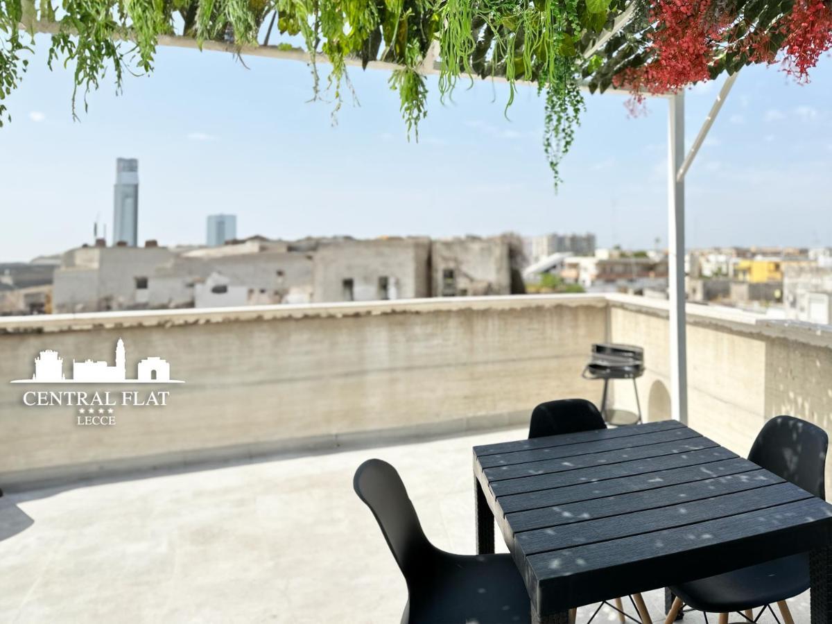 Lecce Central Flat - Attico Con Patio E Parcheggio Privato Apartment Ngoại thất bức ảnh